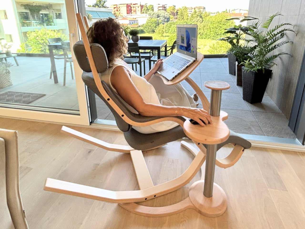 lapdesk-natural-supporto-ergonomico-per-laptop-da-divano-e-poltrona image 4